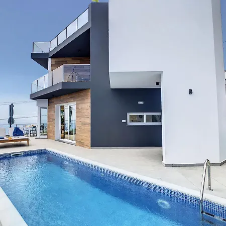 Omar By Lovelystay Villa *