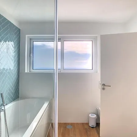 Omar By Lovelystay Canhas