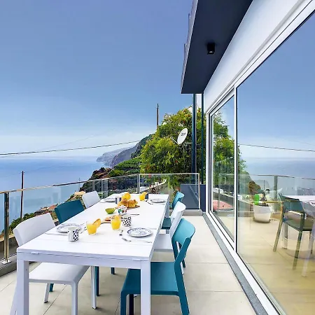 Omar - Sea View Sunset Rooftop By Lovelystay *