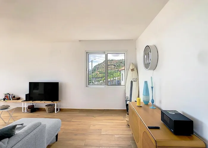 Omar By Lovelystay *