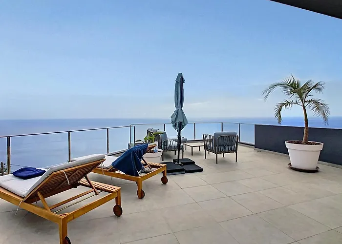 Omar By Lovelystay Canhas