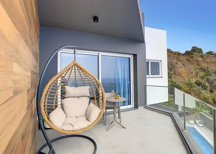 Omar By Lovelystay * Canhas